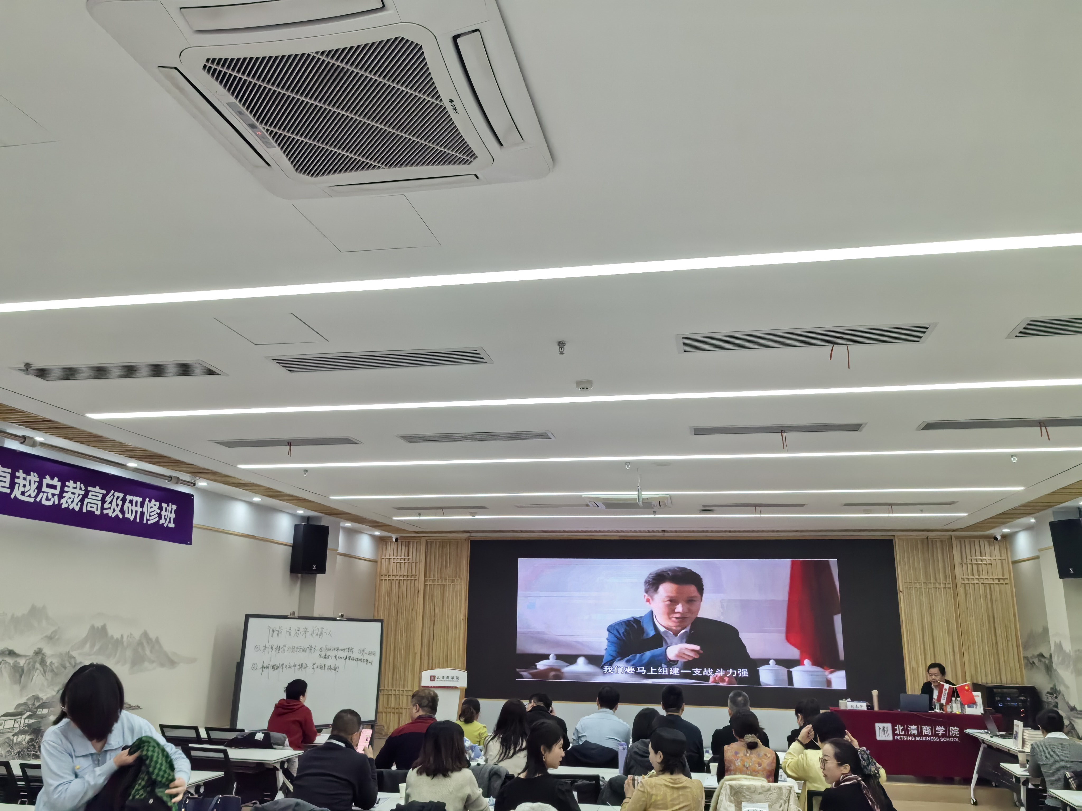 3月管理金融班同学们上课照片(图2)