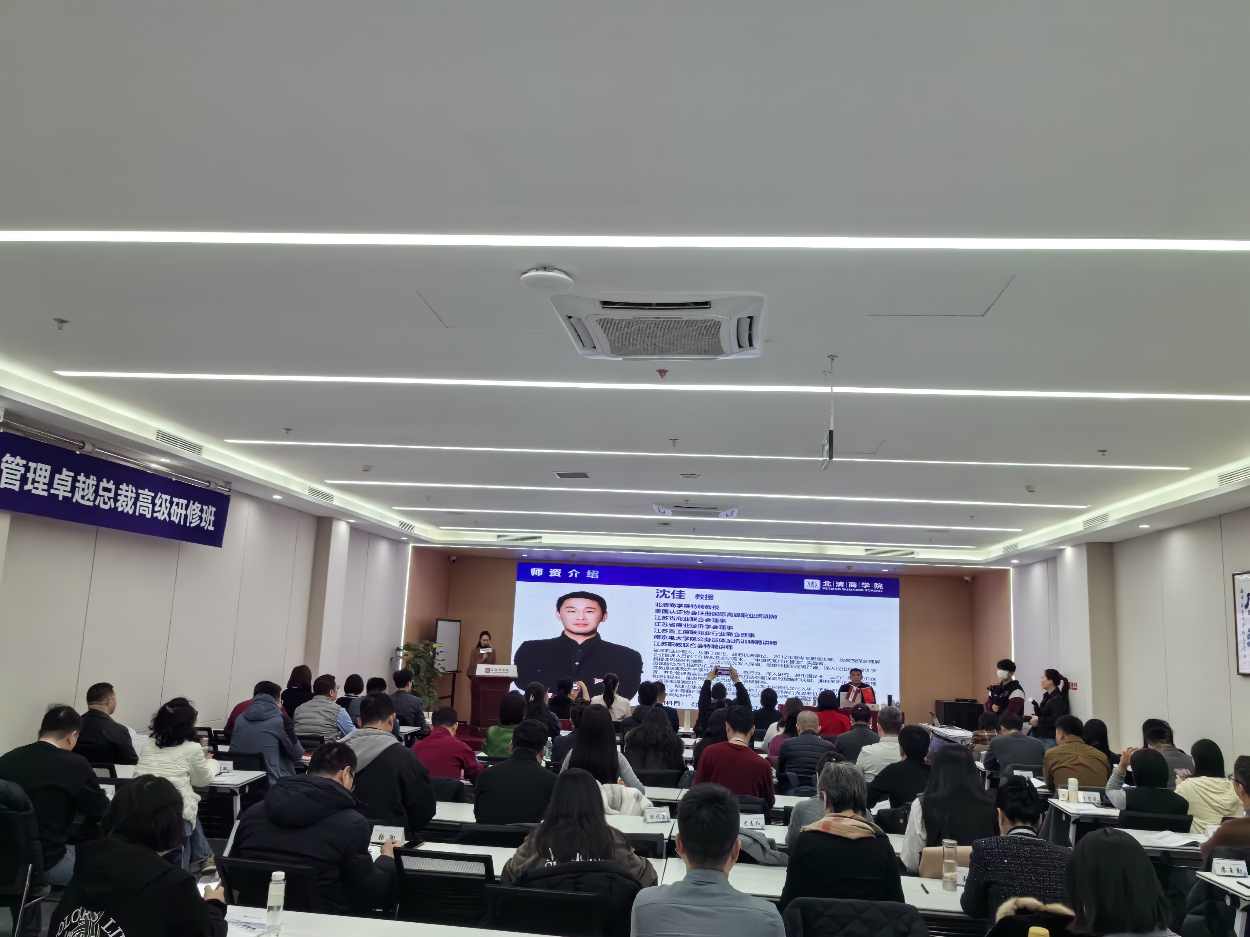 3月管理金融班同学们上课照片(图5)